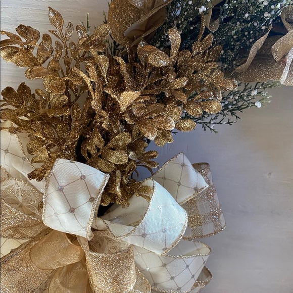 Gold/ cream grapevine wreath - Picture 3 of 7